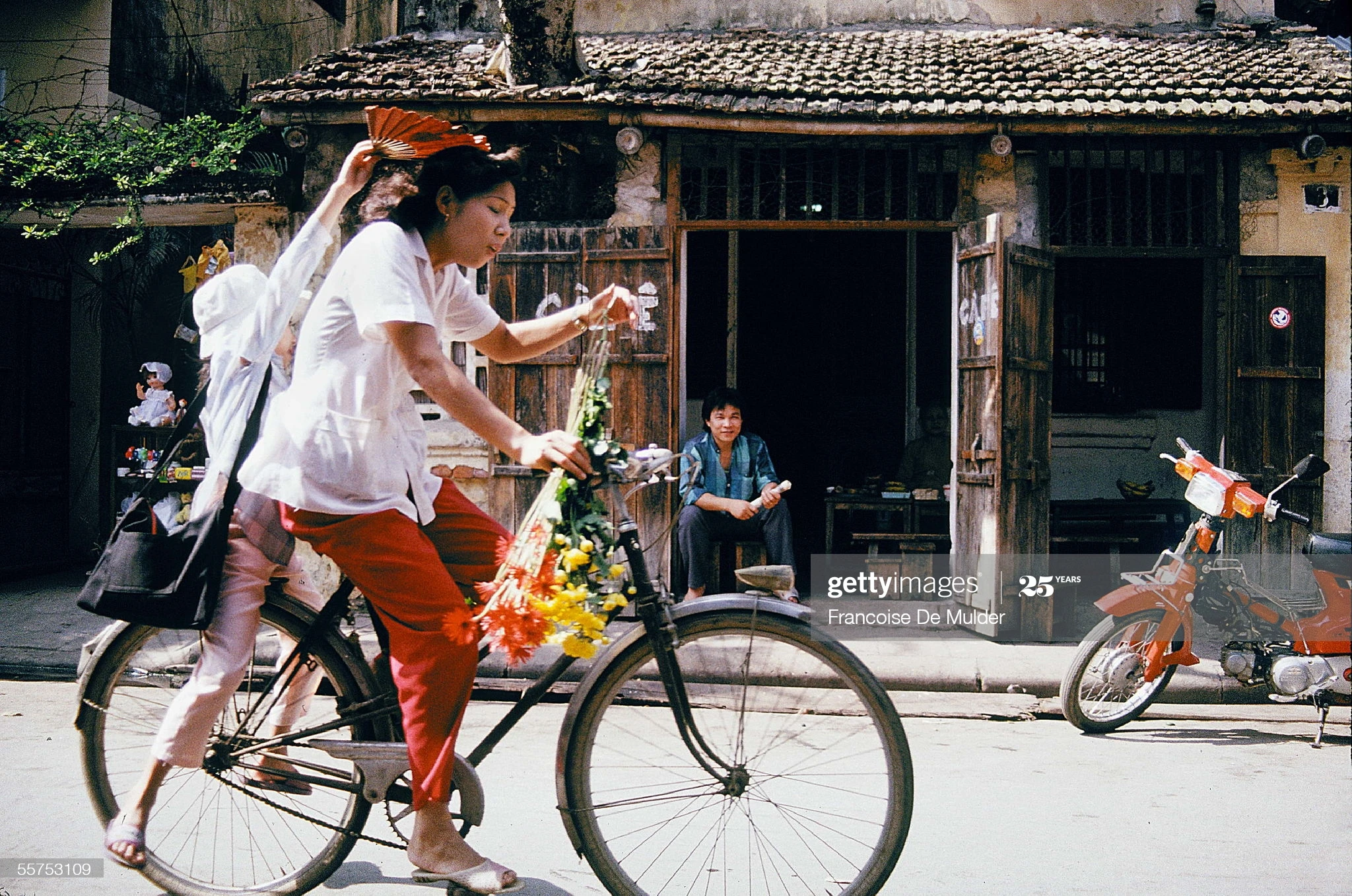 Hà Nội năm 1989 cực “chất” qua ảnh của phóng viên Pháp 