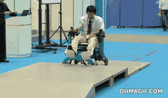Các nhà khoa học đã chế tạo chiếc xe lăn có thể leo lên các bậc thang. Ngoài ra, các kỹ sư ở MIT đang trong quá trình hoàn thiện chiếc xe lăn dùng giọng nói để điều khiển và nó có thể cảm nhận được môi trường xung quanh.