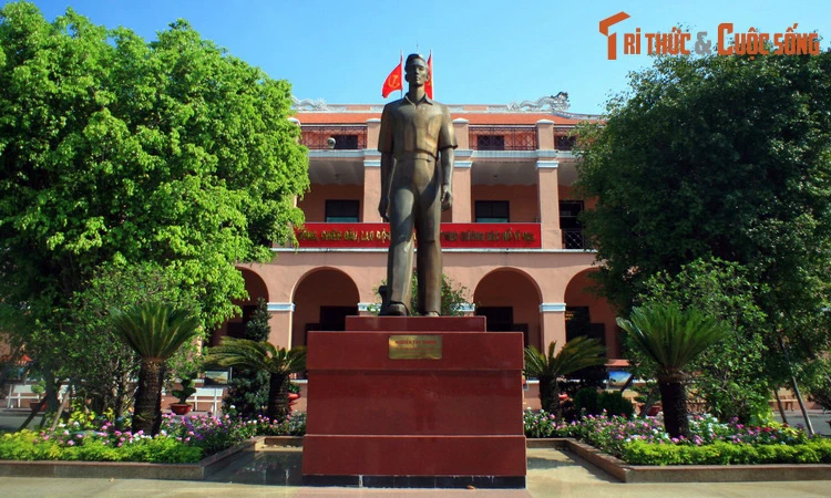 Thăm Bảo tàng Hồ Chí Minh ngày sinh nhật Bác Hồ