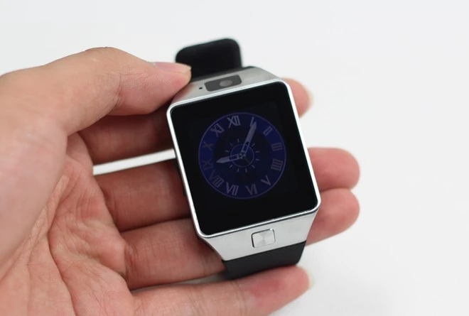 Mở hộp đồng hồ thông minh giá siêu rẻ Inwatch C
