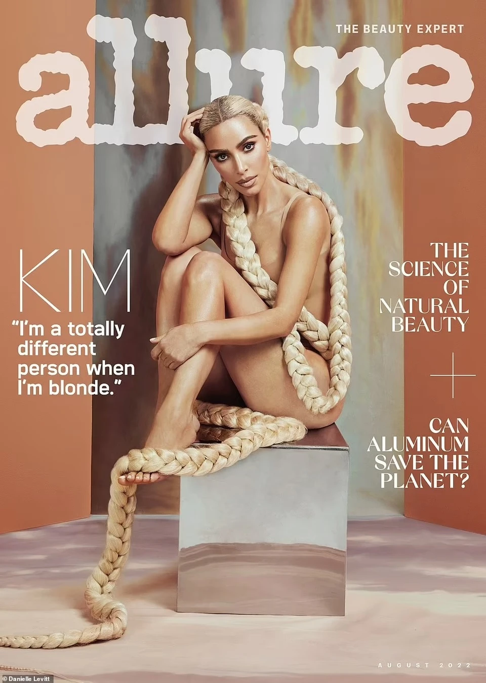 Kim Kardashian trả lời nghi vấn độn vòng ba 