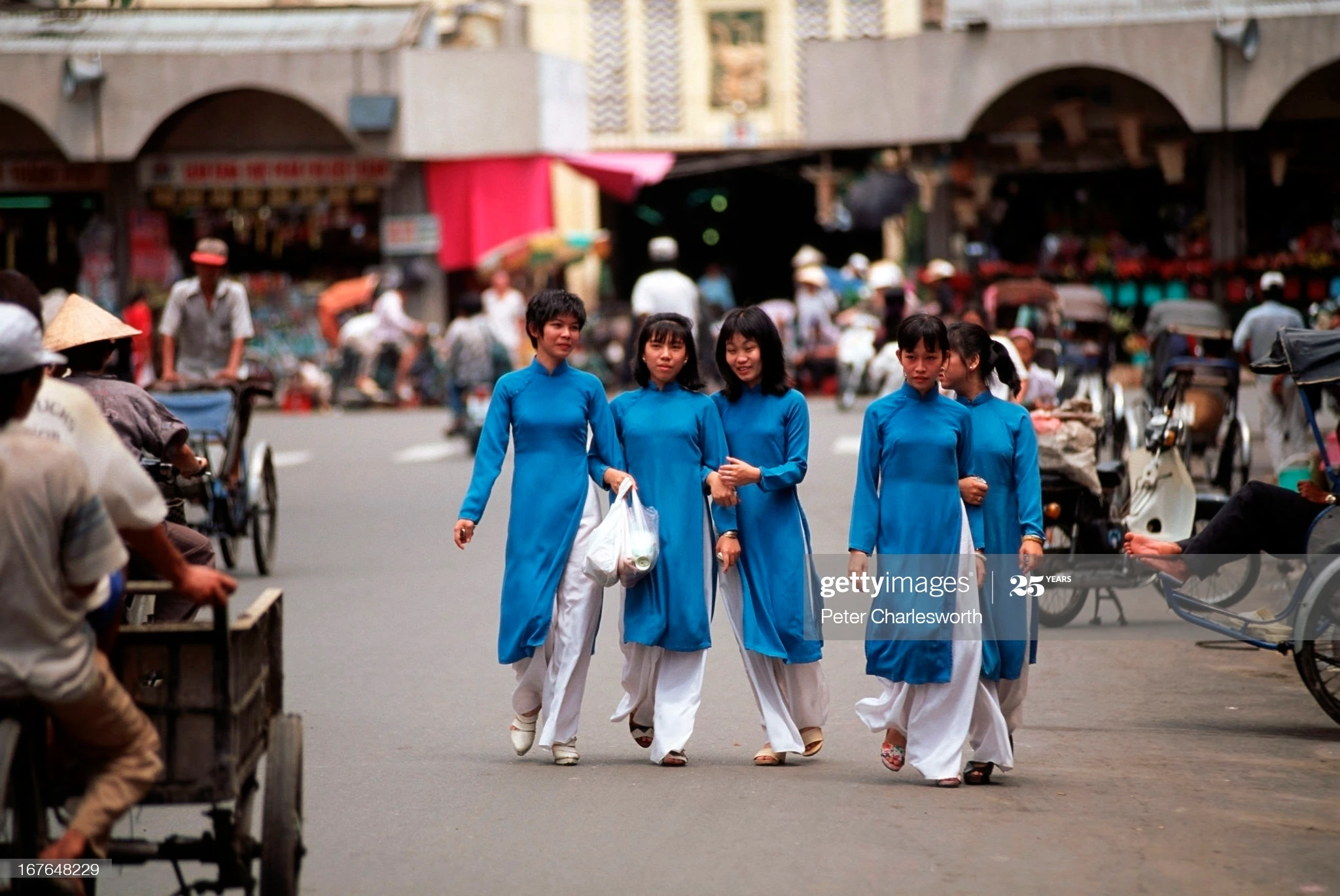 Xúc động ngắm chùm ảnh đầy hoài niệm về Sài Gòn năm 1995