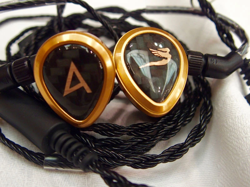 Soi chi tiết tai nghe Astell&Kern Rosie giá hơn 22 triệu đồng