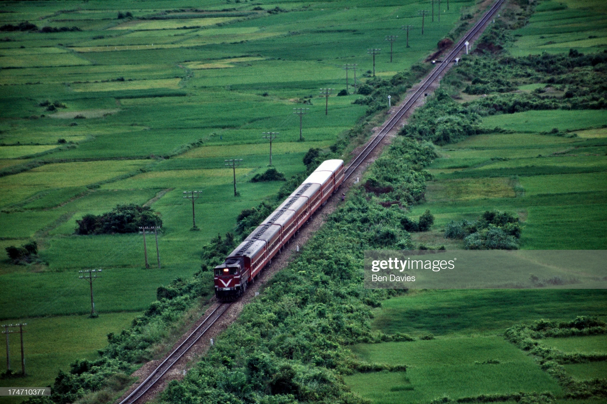 Phong cảnh Việt Nam năm 1998 tuyệt đẹp qua ống kính Tây
