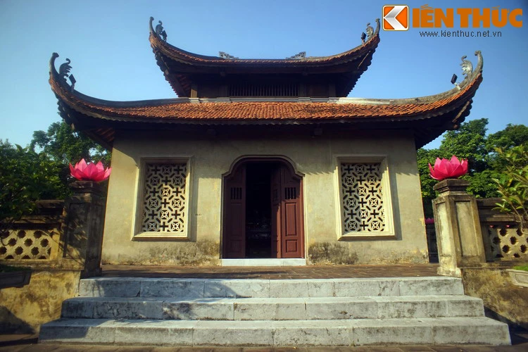 Khám phá đền thờ nằm ở vị trí đặc biệt nhất Hà Nội 