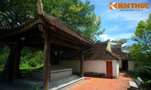 Cận cảnh khu lăng mộ của vua Mai Hắc Đế