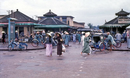 Hình ảnh khó quên về Huế năm 1964 của Lonnie M. Long