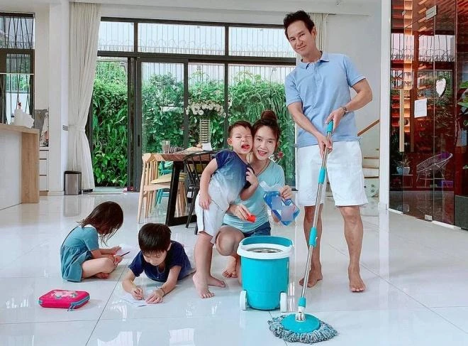 "Ông chú" Lý Hải trổ tài làm tóc cho Minh Hà, thành quả ngỡ ngàng!