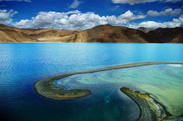Sửng sốt cảnh đẹp ở hồ nước đổi màu kỳ diệu trên dãy Himalaya