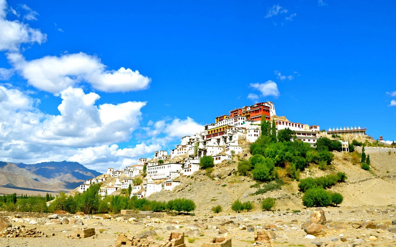 Sửng sốt vẻ kỳ vĩ của “cung điện Potala thu nhỏ” ở Ấn Độ