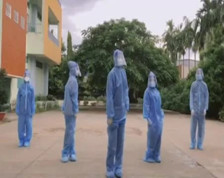 Video: Các tình nguyện viên ở TP. HCM nhảy múa thư giãn sau giờ làm