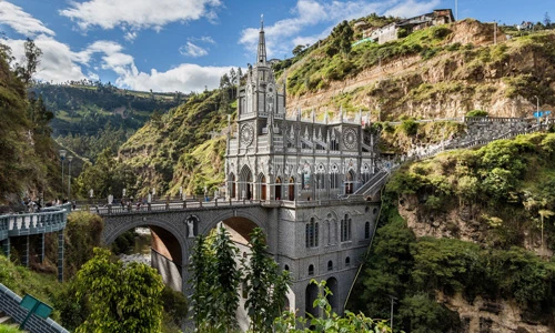 Tận mục kỳ quan thánh đường trên vách núi ở Colombia 