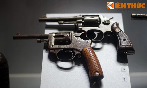 Xúc động ngắm kỷ vật vô giá của Cách mạng tháng 8
