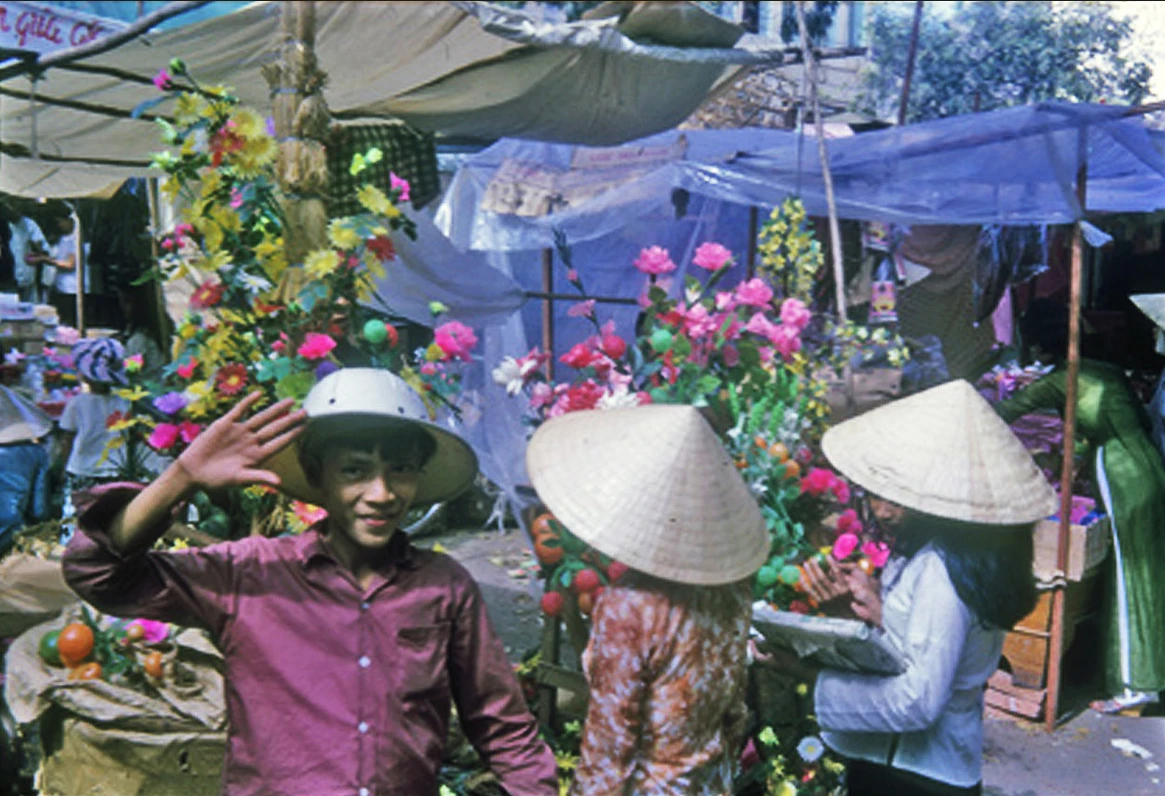 Ảnh cực độc về chợ Tết Nha Trang năm 1964 - 1965