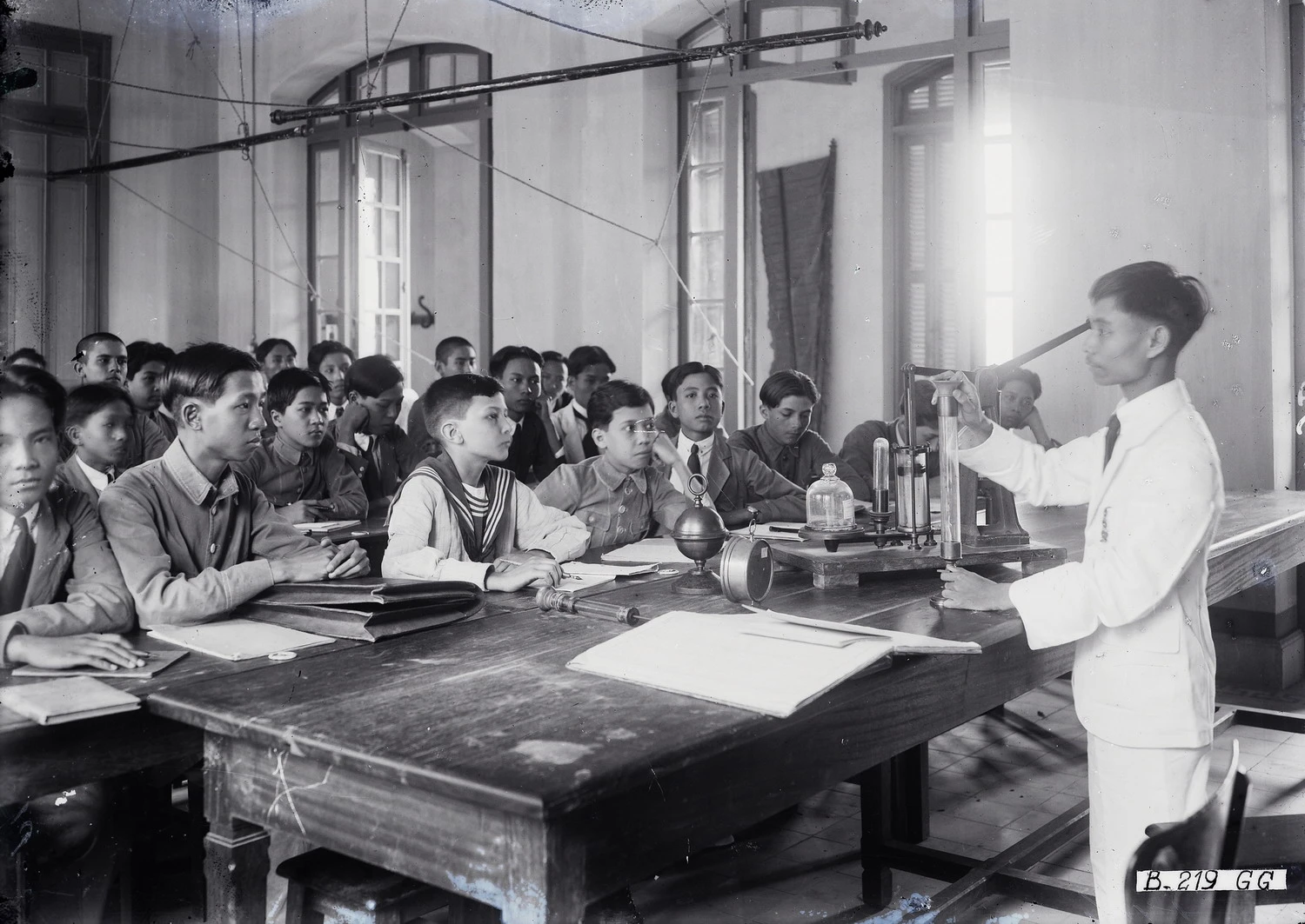 Xúc động ngắm ảnh hiếm về các nhà giáo Việt Nam một thế kỷ trước
