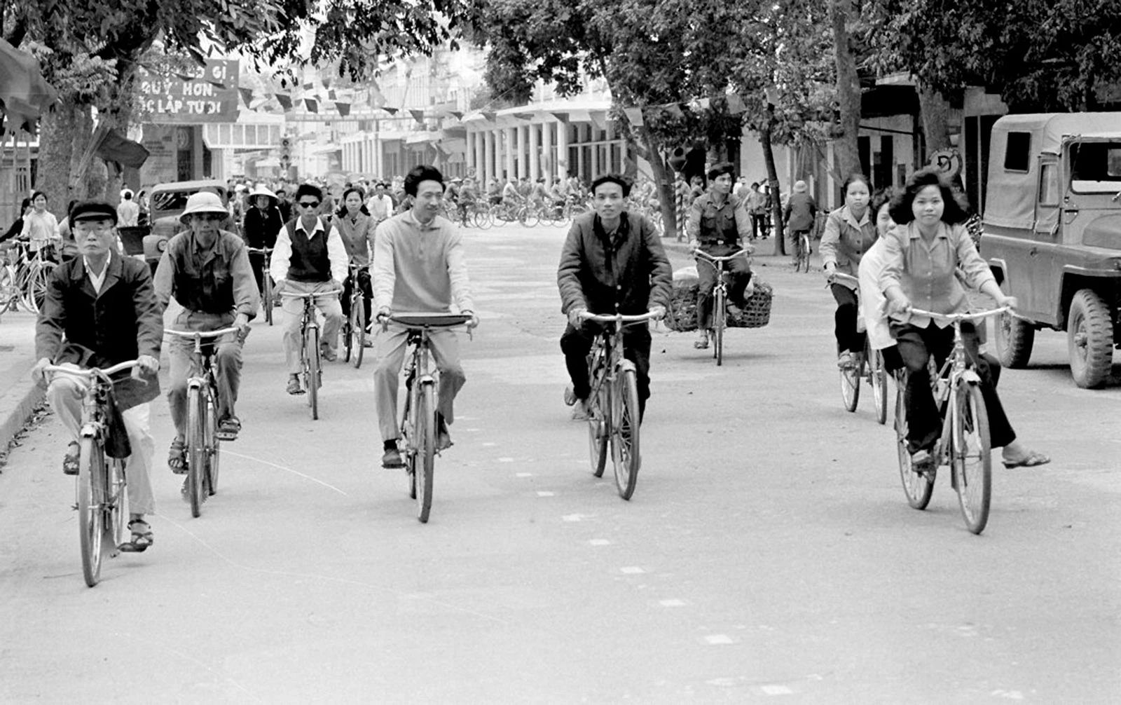 Bức tranh giao thông thú vị ở Hà Nội năm 1973