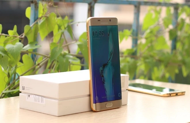 Cận cảnh Galaxy S6 Edge+ bản mạ vàng giá 25 triệu tại VN