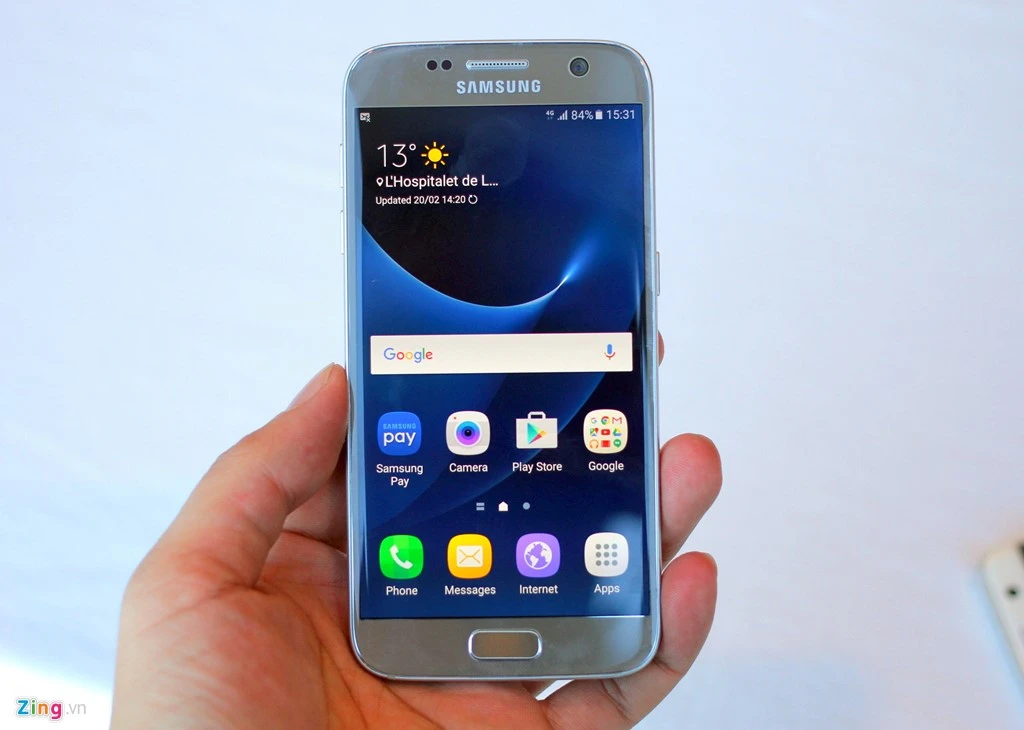 Cận cảnh điện thoại Samsung Galaxy S7: Lưng cong, chống nước