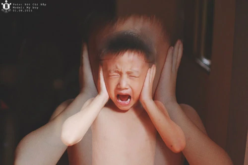 Bộ ảnh “Đứa trẻ công nghệ” gây sốc cộng đồng mạng Việt