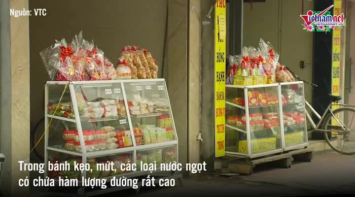 Cảnh báo nguy cơ trẻ đối mặt nếu ăn bánh kẹo 'thả phanh' ngày Tết