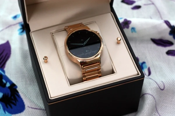 Mở hộp đồng hồ Huawei Watch, giá 25 triệu đồng tại Việt Nam