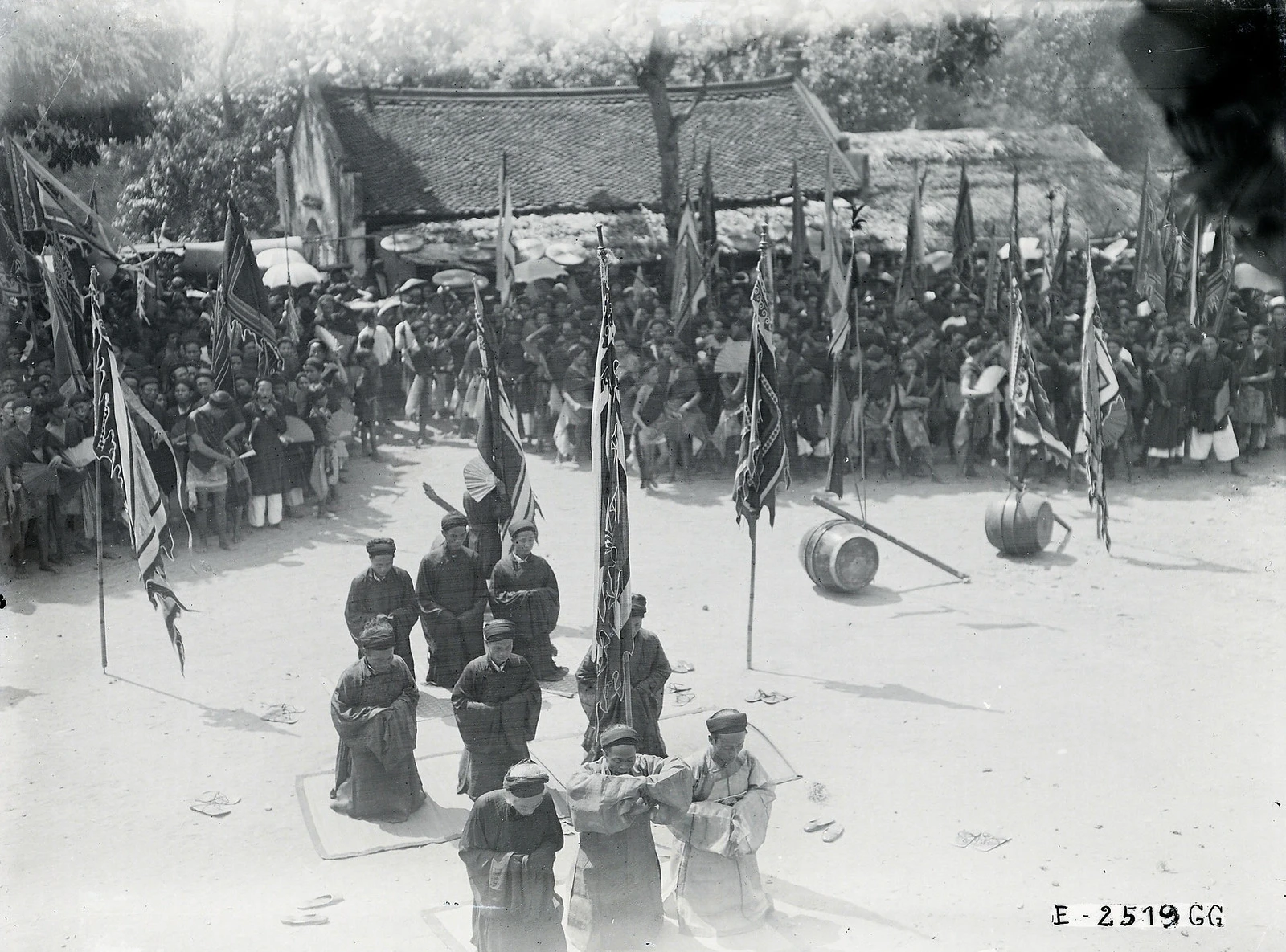 Hình ảnh độc về lễ hội làng hoành tráng ở Hà Đông năm 1928