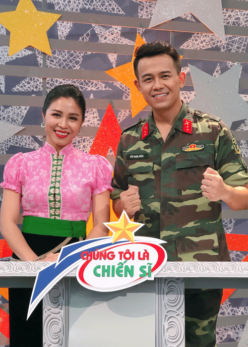 Mới đây, trên trang cá nhân, MC Hoàng Linh chia sẻ loạt ảnh hậu trường buổi quay hình cho chương trình "Chúng tôi là chiến sĩ".