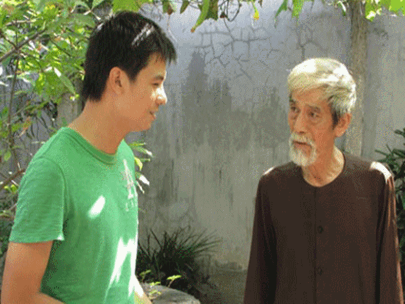 Theo Báo Bà Rịa Vũng Tàu, nghệ sĩ Mai Ngọc Căn mê điện ảnh nên năm 19 tuổi ông rời Bắc Ninh lên Hà Nội thi tuyển diễn viên và đậu vào trường Sân khấu điện ảnh khóa đầu tiên cùng với các nghệ sĩ Trà Giang, Lâm Tới, Ngọc Lan, Anh Thái, Đức Lưu, Tuệ Minh… Ông tốt nghiệp diễn viên điện ảnh khóa I (1959-1963). Vai diễn đầu tiên của ông là nhân vật Xuân (công an bờ Bắc) trong phim "Trên vĩ tuyến 17". Sau đó, ông được tham gia vào hầu hết những bộ phim kinh điển của điện ảnh Việt Nam thời bấy giờ như: "Kim Đồng", "Vợ chồng A Phủ", "Một ngày đầu thu", "Khói trắng"... Ông bắt đầu đóng vai ông già từ năm 2000 với vai ông bố trong phim "Vòng tròn tình yêu", ông Hào trong phim "Đất và người", ông Trọng trong phim "Những ngọn nến trong đêm". Ảnh: Báo Bà Rịa Vũng Tàu