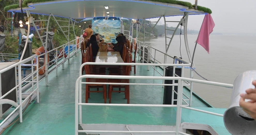 Hành trình thú vị ngồi tàu thủy du lịch trên sông Hồng