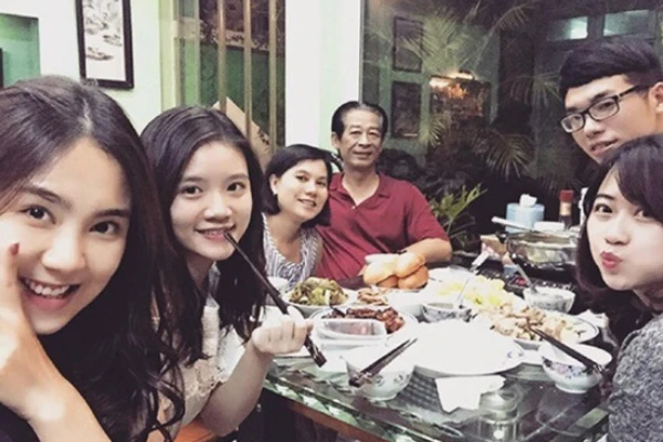Mẹ ruột kín tiếng của MC có nụ cười đẹp nhất VTV