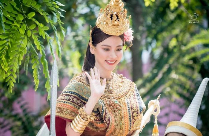 Baifern Pimchanok hoá nữ thần, visual thế nào mà fan xuýt xoa khen?