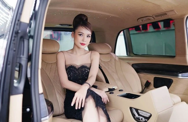 Hot girl bị chỉ trích vì “câu hỏi dung tục” giàu khiếp, khối gia tài 50 tỷ