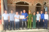 Khen thưởng thanh niên dũng cảm cứu người đuối nước ở Hà Tĩnh