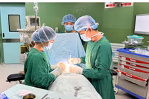 Gãy 'cậu nhỏ' vì hành động dại dột lúc ngủ dậy
