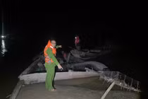 Bắt quả tang 2 phương tiện chở cát lậu trong đêm