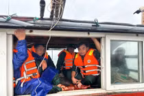 Nỗ lực tìm kiếm ngư dân mất tích trên vùng biển Hà Tĩnh