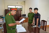 Dùng dao truy sát đối thủ giúp bạn, nam thanh niên bị khởi tố