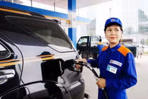 Giá xăng hôm nay 23/6: Đồng loạt tăng giá?