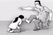 Dùng gậy gỗ đánh vợ, người đàn ông bị phạt 12,5 triệu đồng