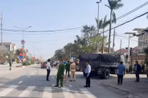 Va chạm với xe tải, người phụ nữ đi xe máy tử vong