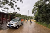 Mưa lớn gây ngập lụt, chia cắt giao thông ở Quảng Trị