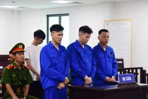 Buôn bán hàng cấm, nhóm bị cáo lĩnh hơn 30 năm tù