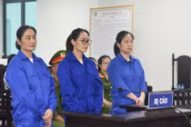 Vận chuyển vàng lậu qua biên giới, ba “nữ quái” lĩnh 18 năm tù giam