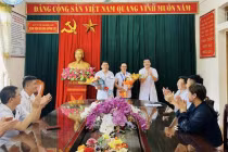 Khen thưởng bác sĩ cứu bé ngừng tim do điện giật
