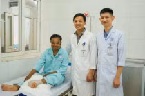 Nối thành công bàn chân đứt lìa cho người đàn ông ở Quảng Trị