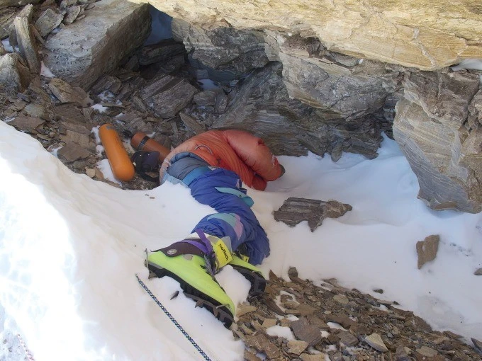 Vì sao thi thể nhà leo núi mãi nằm trên đỉnh Everest?