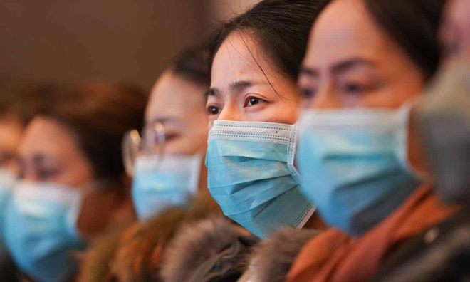 Các nhân viên y tế từ Thượng Hải tham dự tập huấn tại Vũ Hán. Ảnh: Xinhua. Quan chuc Hang Chau: '30 nguoi hop ma het 11 nguoi nhiem benh roi' hinh anh 1 4688.jpg