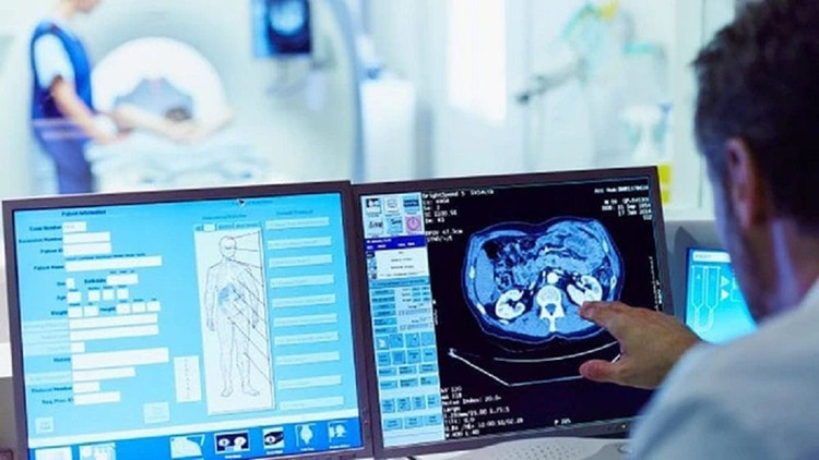 Bộ giải pháp còn có các phần mềm tích hợp AI hỗ trợ xét nghiệm (FPT.eLAB), hỗ trợ chẩn đoán bằng hình ảnh (RIS/PACC, akaMedic), trợ lý bác sĩ (DrAid...). thach-thuc-chuyen-doi-so-nganh-y-te.jpg