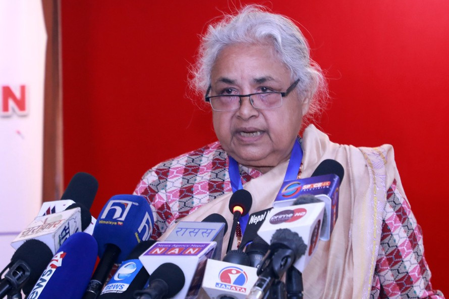 Bà là nữ Chánh án Tòa án Tối cao Nepal đầu tiên, đảm nhiệm chức vụ này từ tháng 7/2016 đến tháng 6/2017. Bà đã áp dụng chính sách không khoan nhượng đối với nạn tham nhũng trong nhiệm kỳ của mình. Ảnh: epardafas.