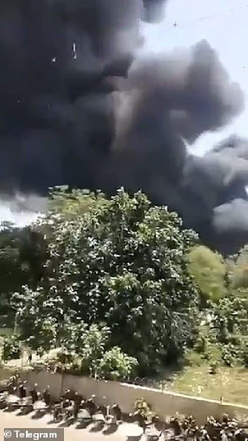 Hãng thông tấn Ấn Độ ANI dẫn nguồn tin cảnh sát xác nhận có 242 người trên chuyến bay khi đó, bao gồm 230 hành khách và 12 thành viên phi hành đoàn. Ảnh: Telegram.